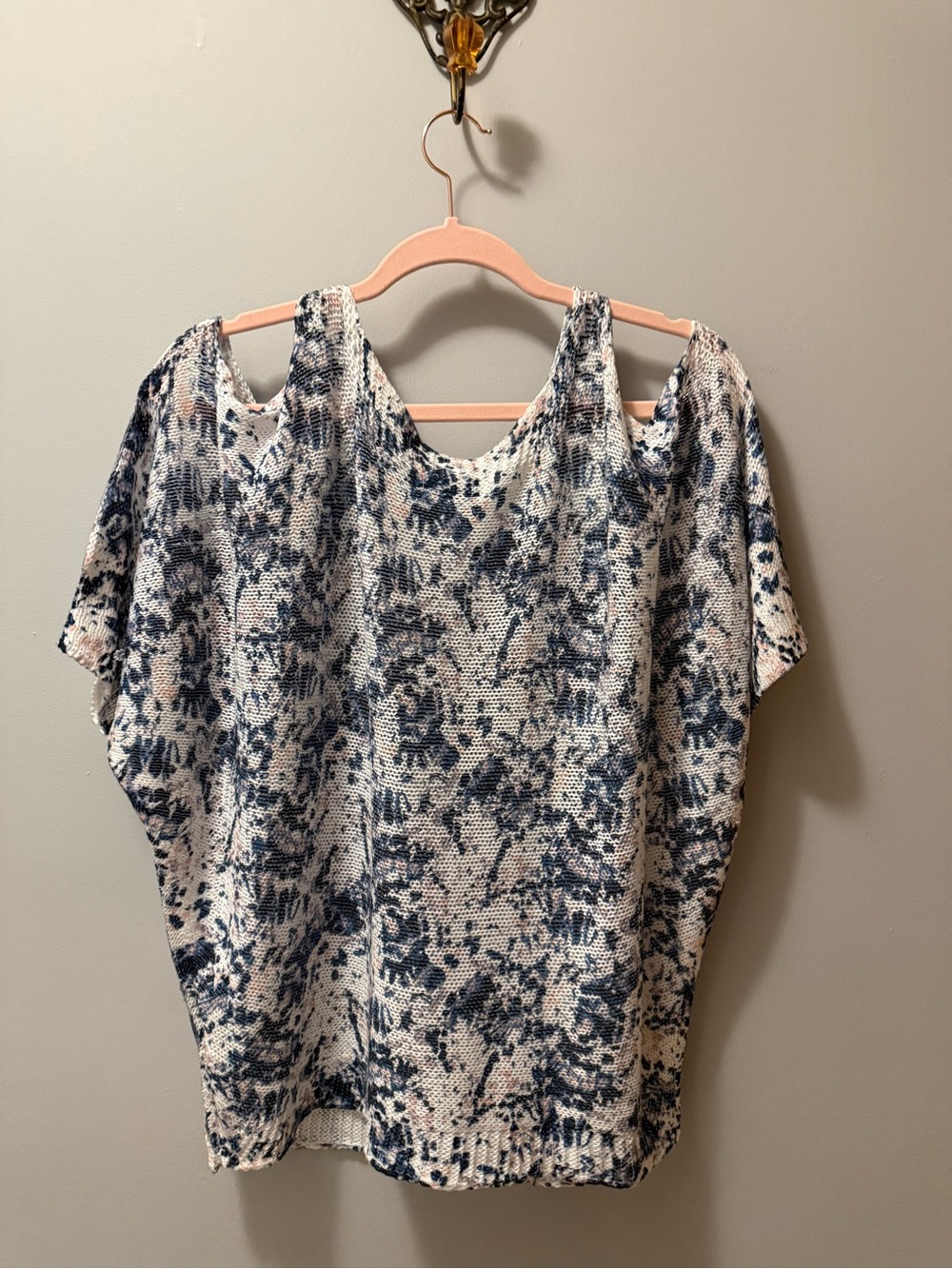 Made in Italy White Summer Weight Cold Shoulder High Quality Knit Top - Picture 11 of 15